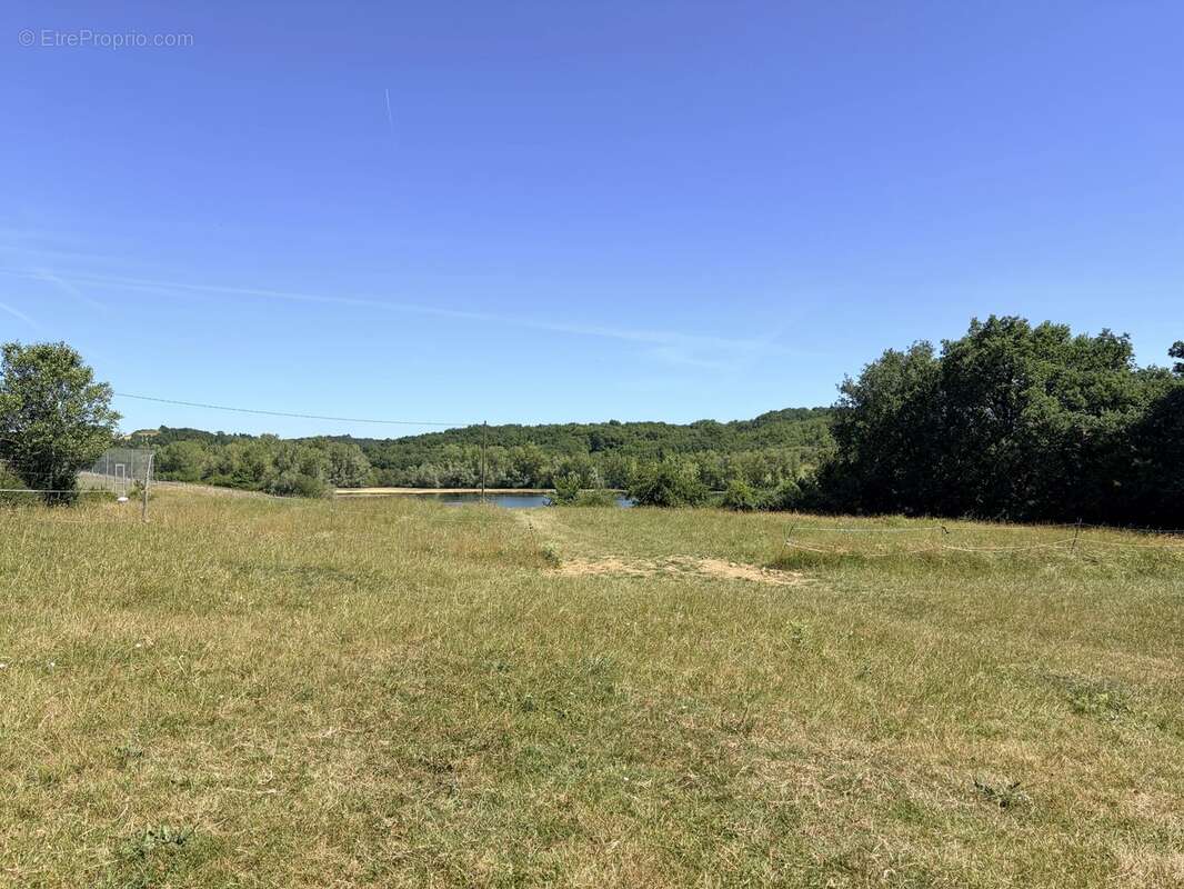 Propriété équestre avec de vastes prairies en bordure d'un magnifique lac de pêche - photo 22