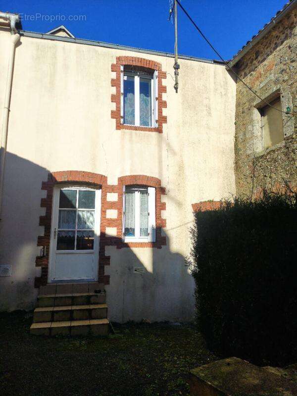 Maison à POUZAUGES
