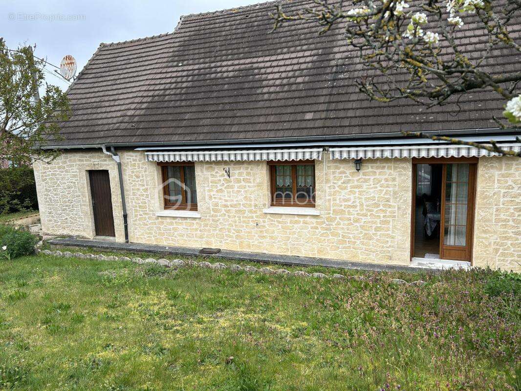 Maison à MOGNEVILLE