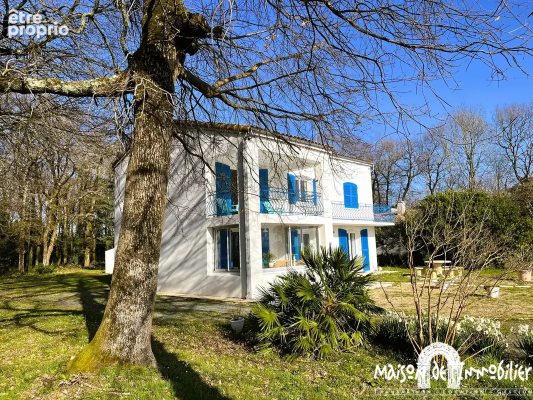 A vendre entre royan et mortagne - charente maritime - vue estuaire - maison 5 pieces - double garages - grand terrain boise - photo 2