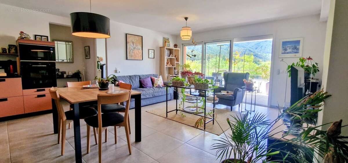 Rare • Bel appartement T3 calme, terrasse, lumineux et garage - photo 4