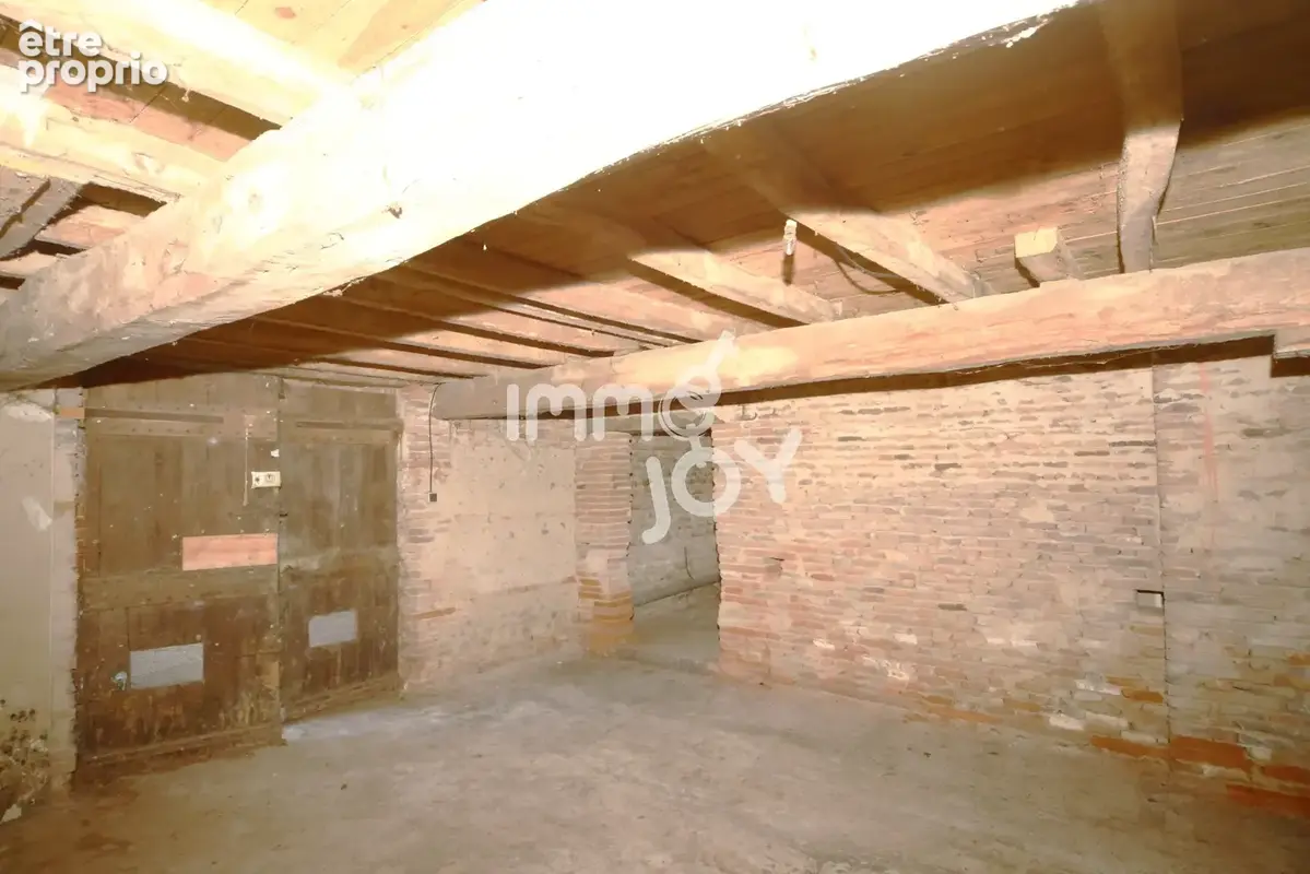 Maison 19e, 133 m2, T5, sur 2 niveaux, cave semi-enterrée 50 m2, garage 42 m2, dépendances, terrain divisible. - photo 15