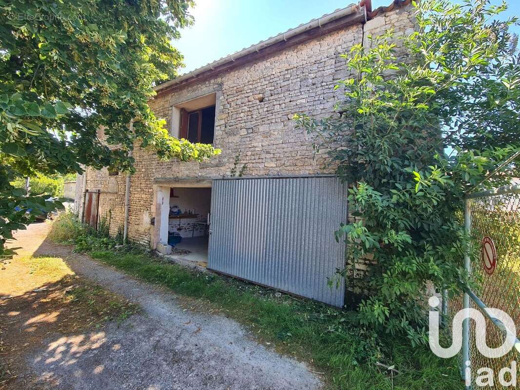 Photo 3 - Parking à LES TOUCHES-DE-PERIGNY