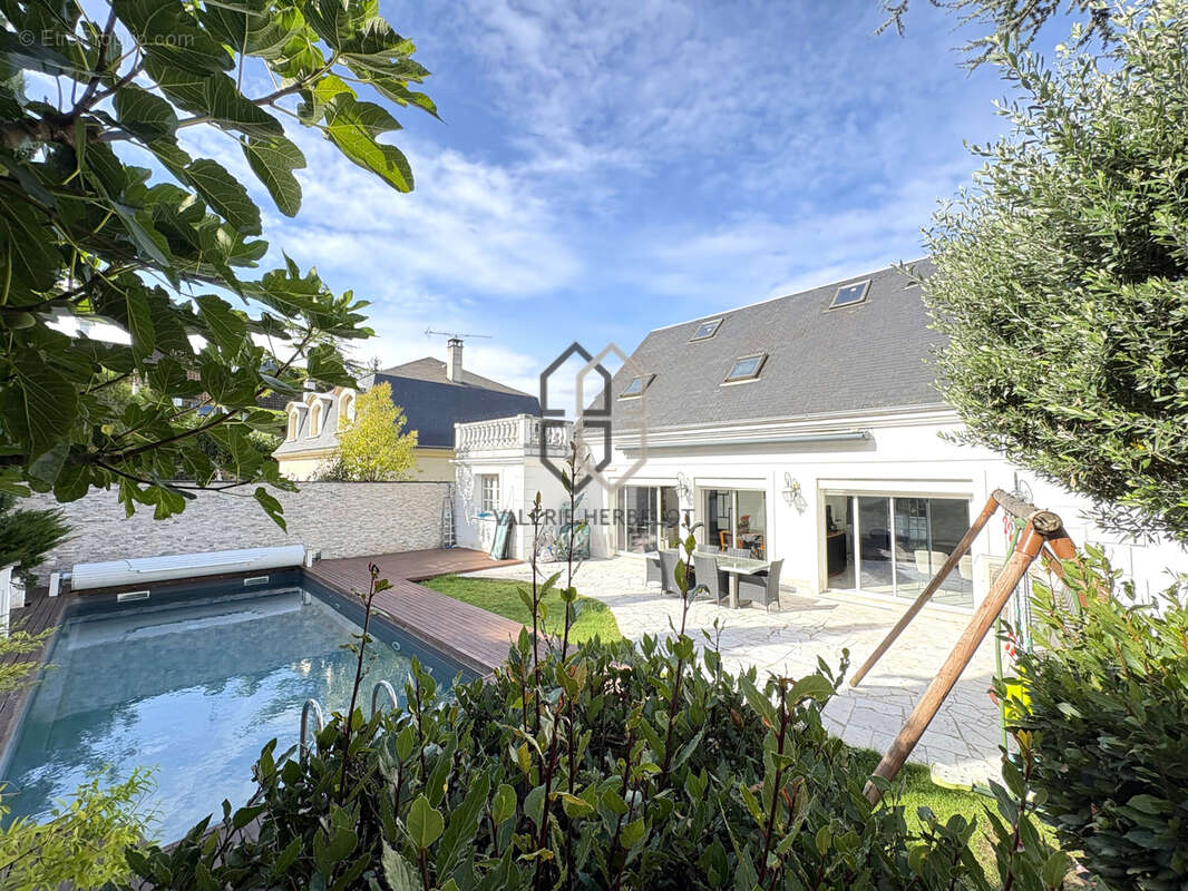 Maison à CHENNEVIERES-SUR-MARNE