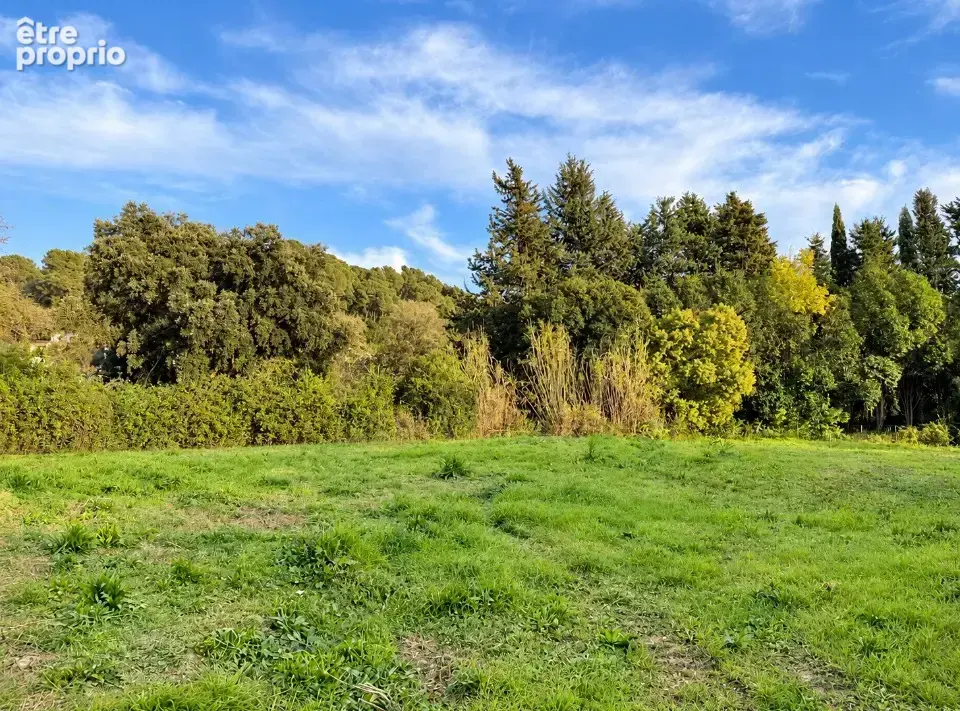 Terrain à LA ROQUETTE-SUR-SIAGNE