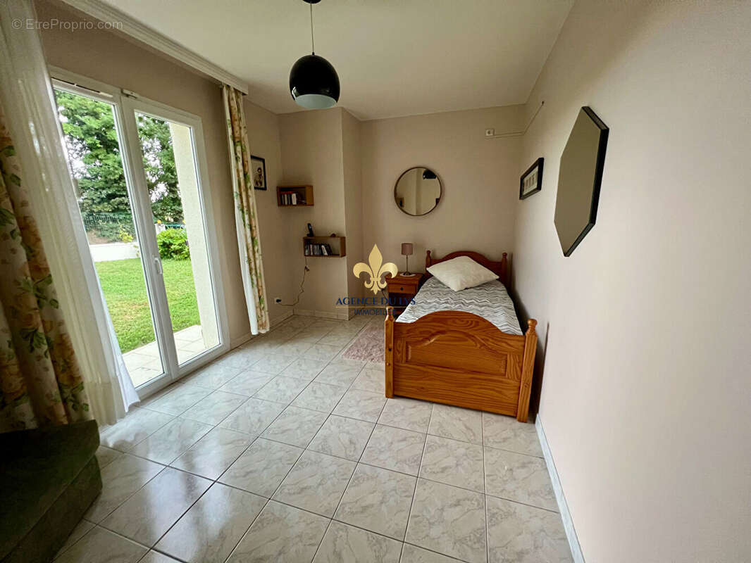 PROCHE CHANTILLY - Maison 5 pièces 138 m² avec jardin et piscine - photo 5