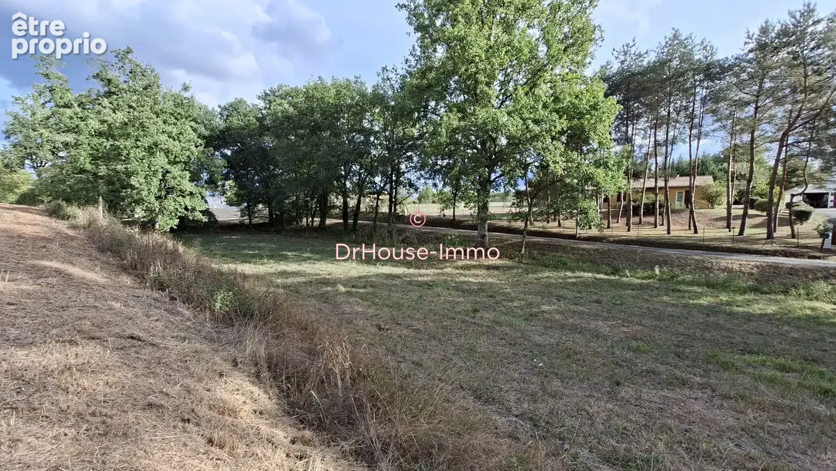 Terrain à CONDAT-SUR-TRINCOU