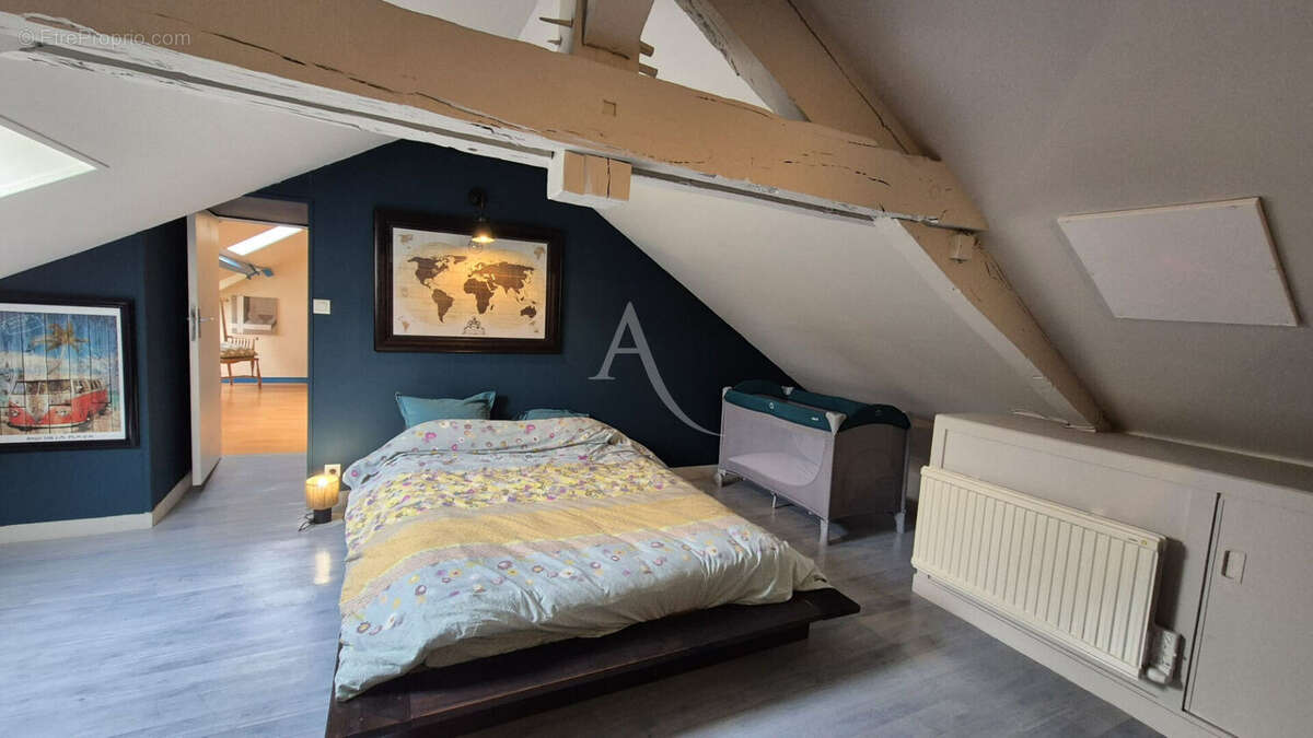 Maison à AMBRIERES-LES-VALLEES