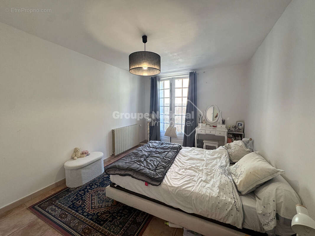 Maison de ville   découpée en 2 logements avec garage et cave - photo 8