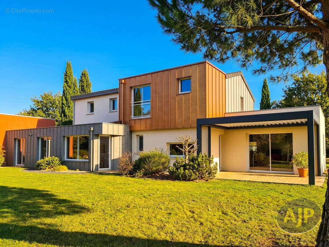 LEGÉ- Villa avec piscine intérieure ! - photo 17