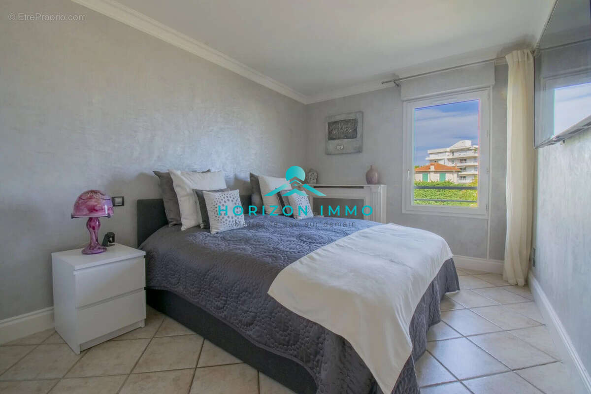 Appartement à SAINT-LAURENT-DU-VAR