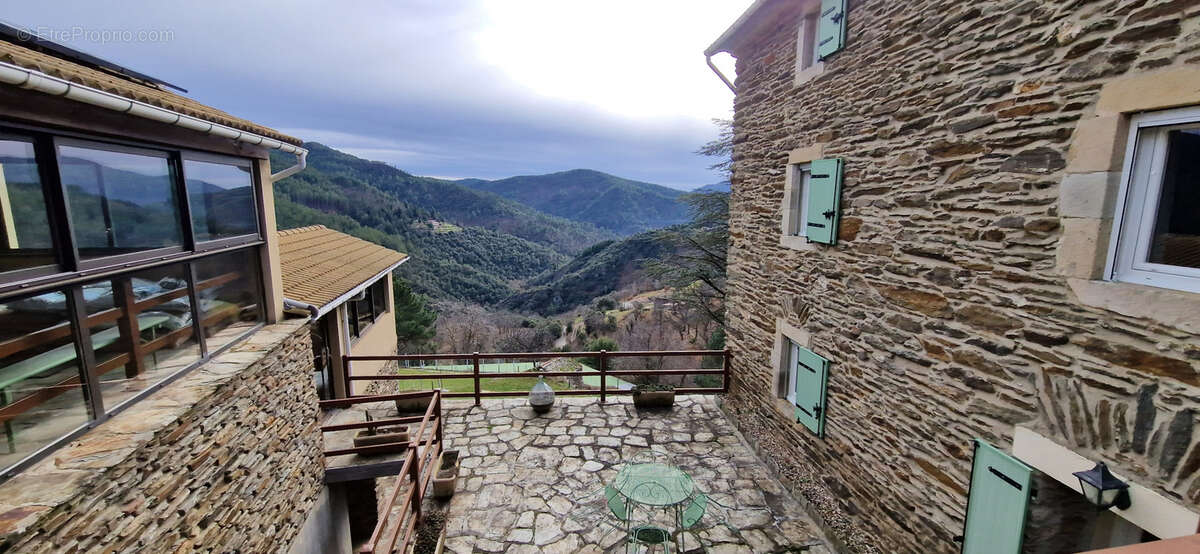 Maison à LE COLLET-DE-DEZE