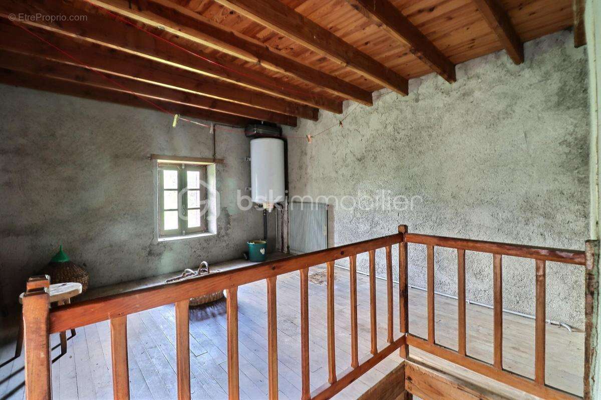 Maison à CELLES-SUR-DUROLLE