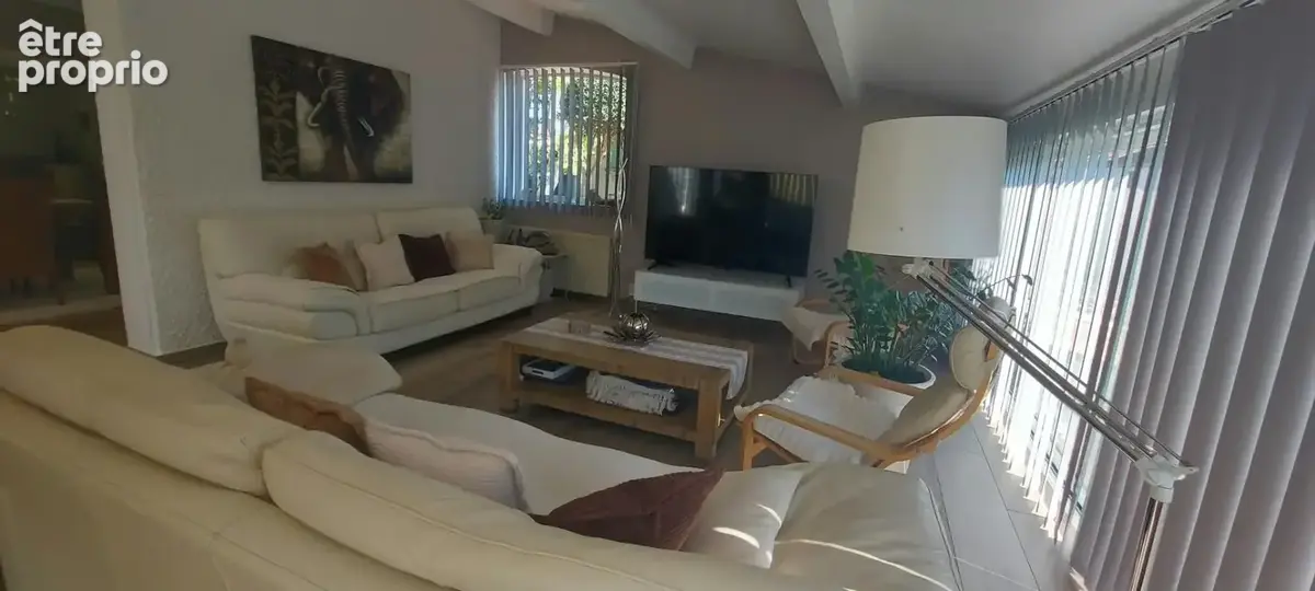 AGDE - Belle maison familiale de 148m² environ sur une parcelle de 862m² avec piscine, forage et dépendance - photo 7