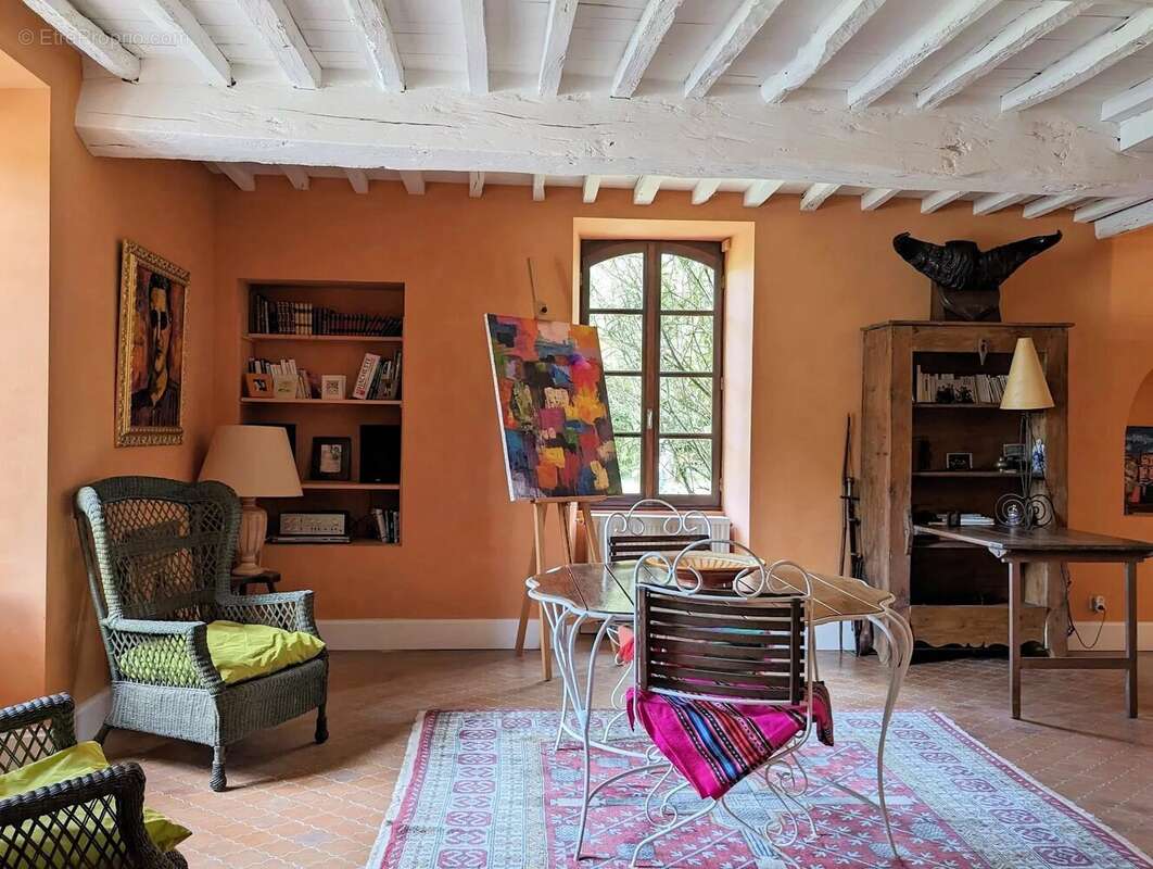 Maison de caractère avec 4 chambres sur 'environ 7318 m². - photo 11