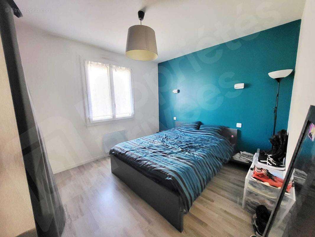Maison plan-pied, 3 pièces, double garage et cour - photo 6