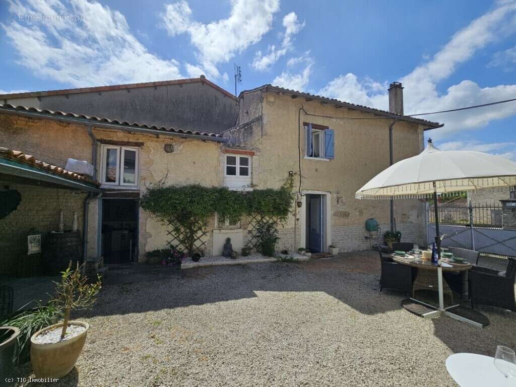 Maison à VILLEFAGNAN