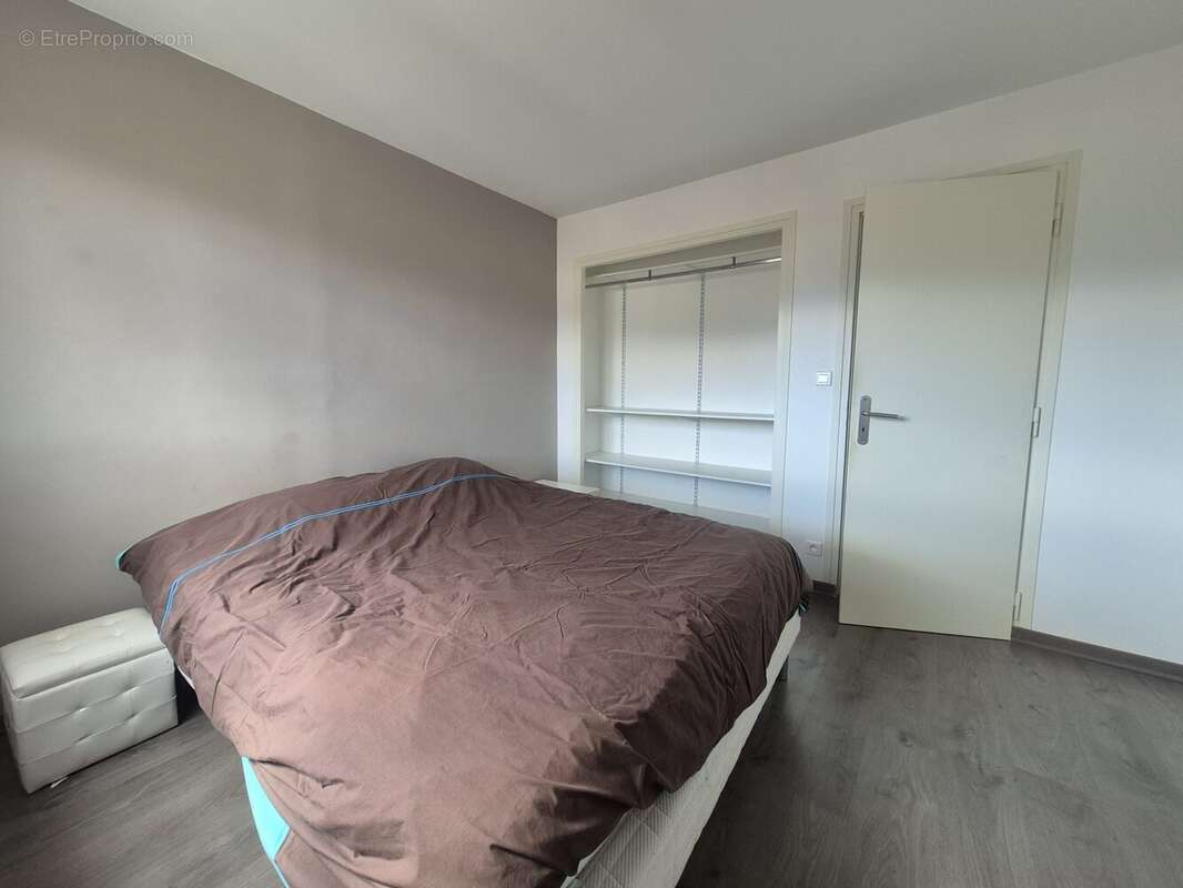 Chambre 1 - Appartement à GRENOBLE
