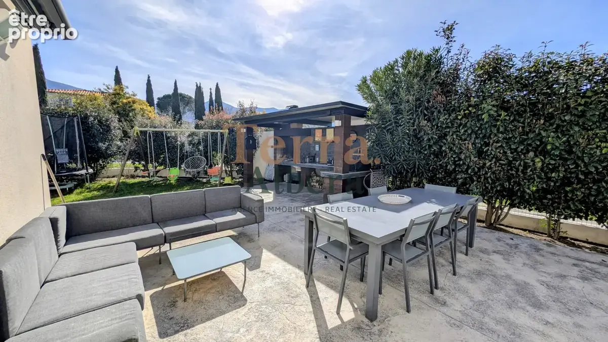 SAINT-GENIS-DES-FONTAINES - Grande villa contemporaine sans aucuns travaux - photo 8
