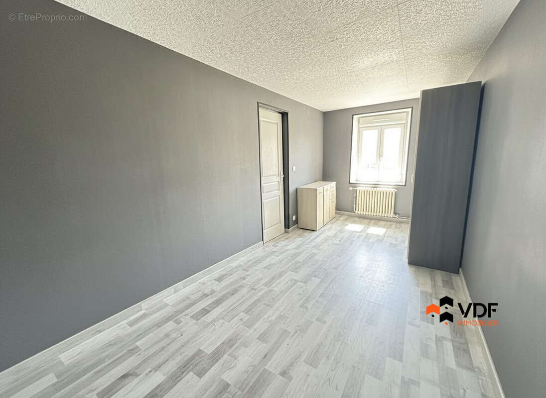 Maison 195 m² à Cordelle  - photo 9