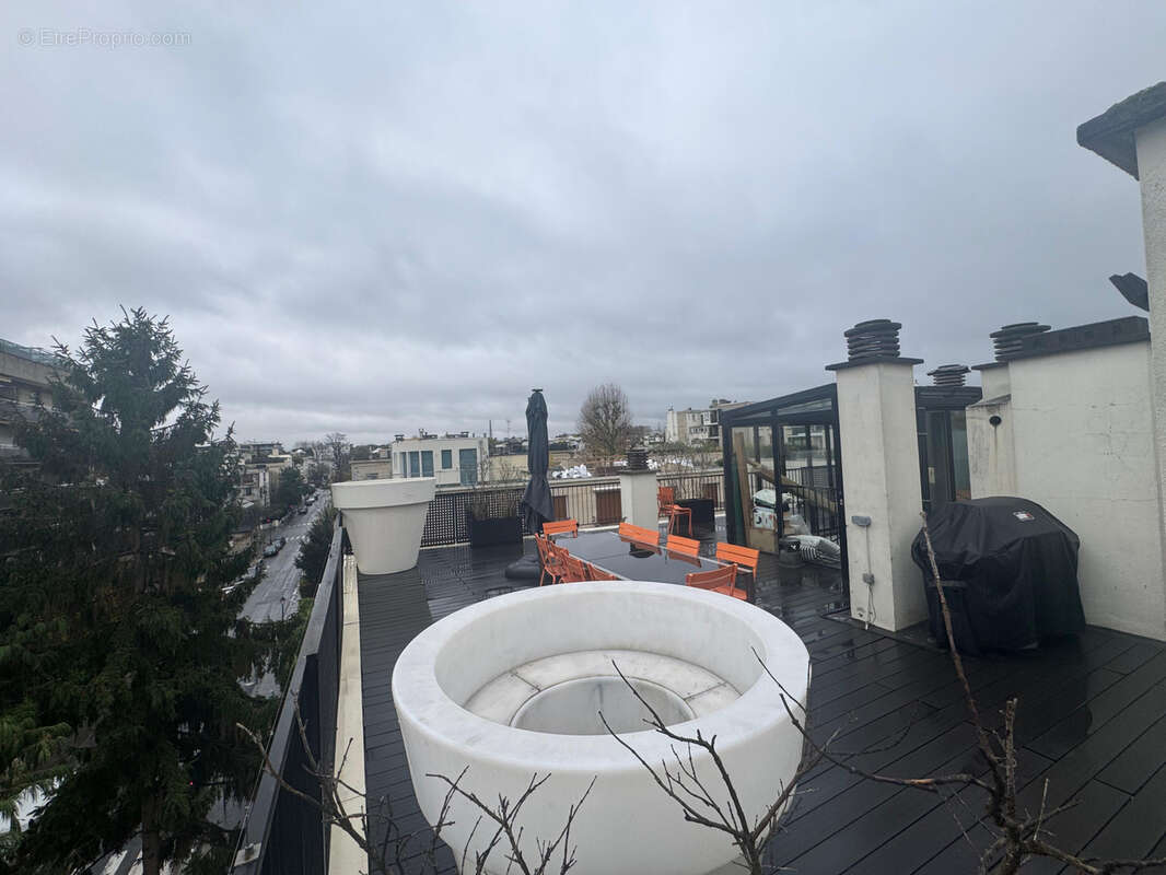 Appartement à NEUILLY-SUR-SEINE