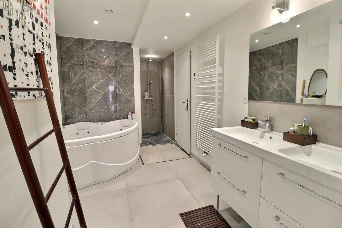 Maison à LE PLESSIS-ROBINSON