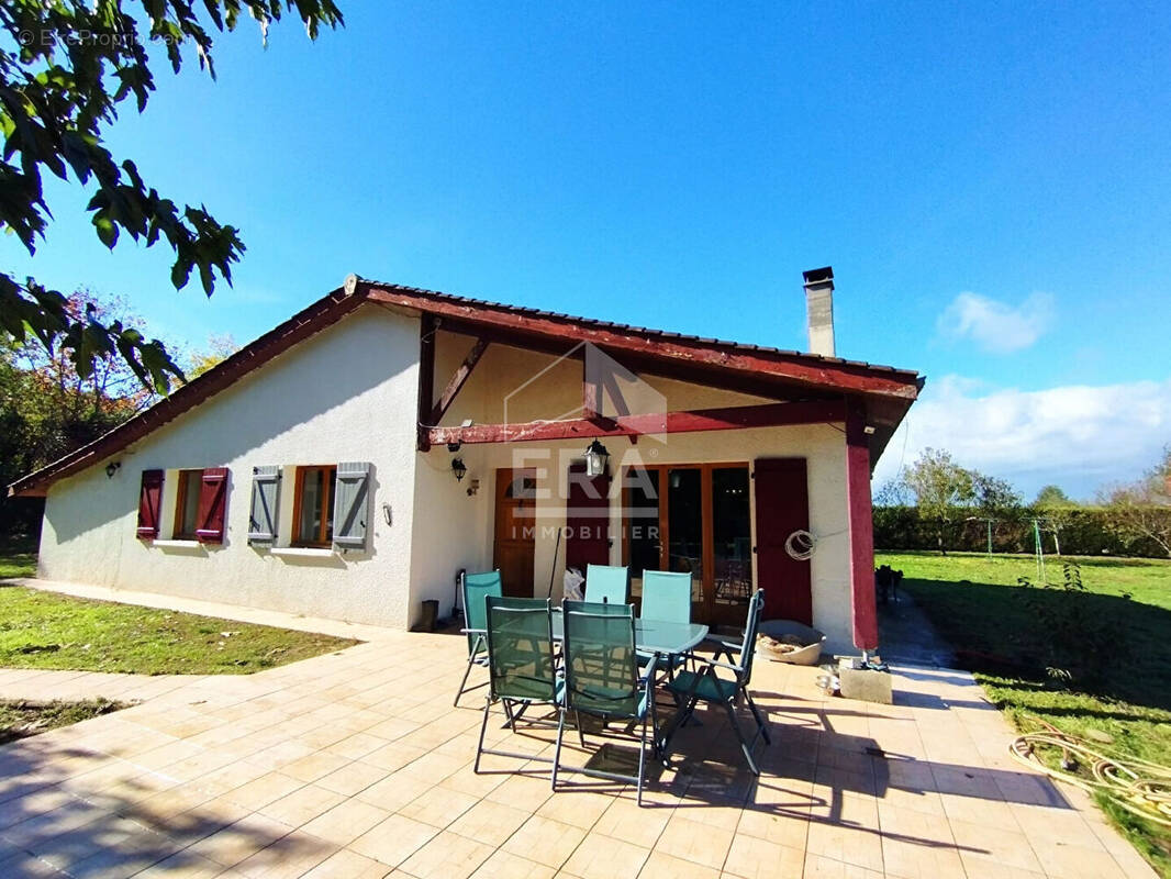 Maison à MOULIETS-ET-VILLEMARTIN