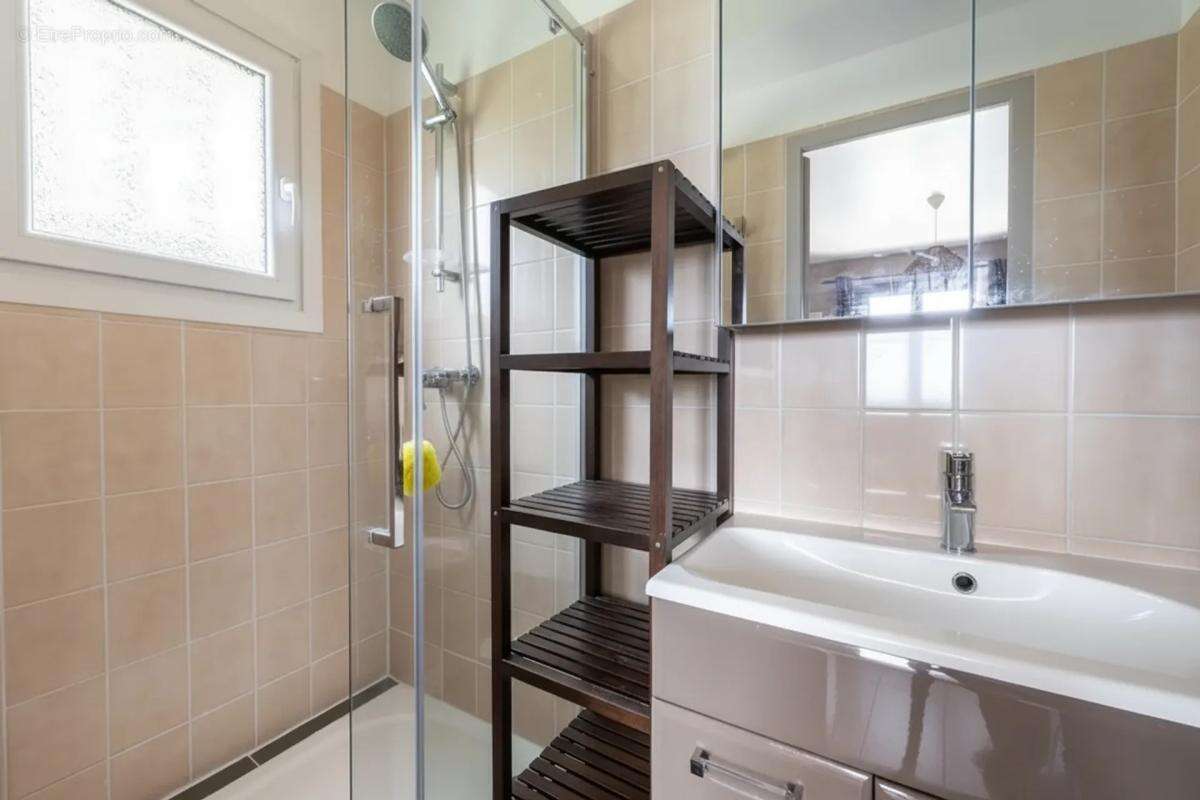 Maison à MONTJAVOULT