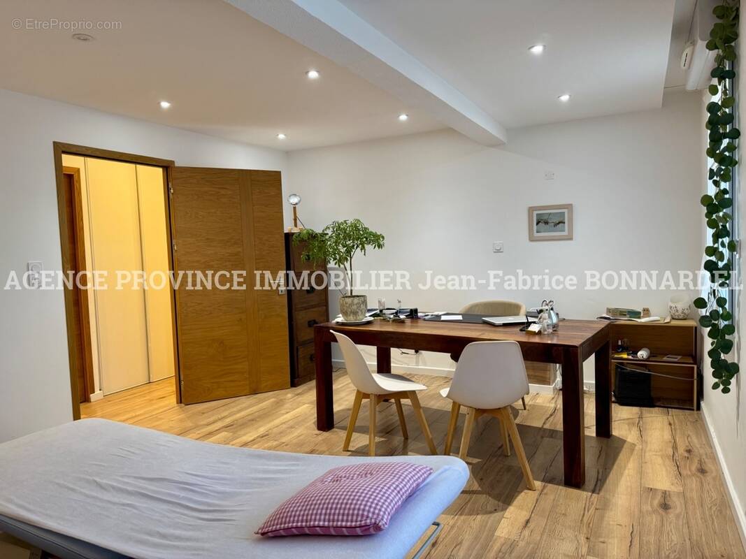 Appartement 67 m² à Nyons  - photo 2