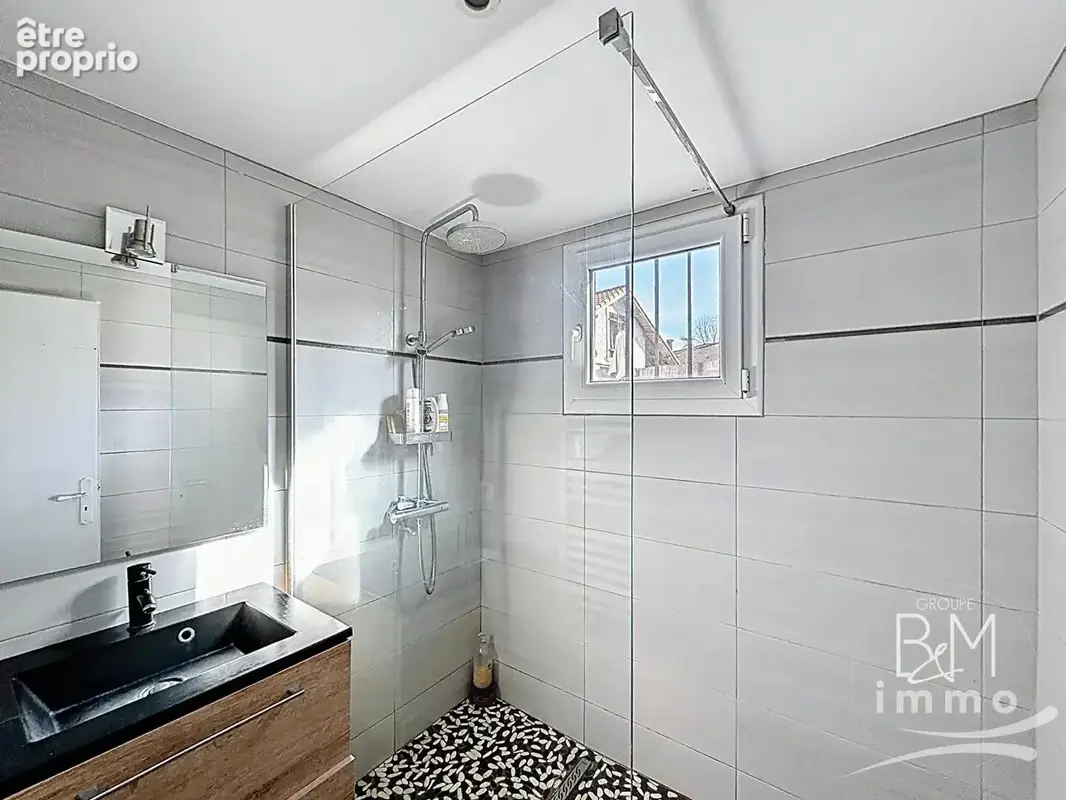 Appartement duplex 3 chambres esprit maison de ville avec jardin - Centre de Tosse - photo 6