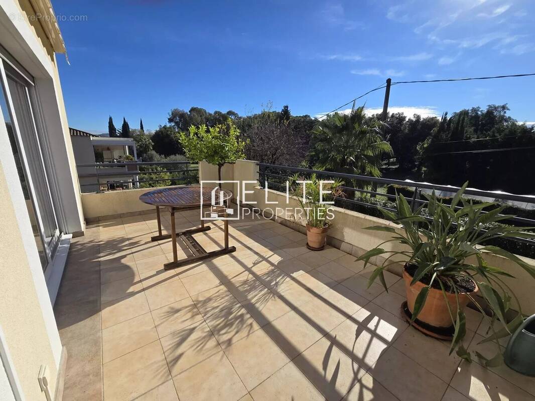 Appartement à MANDELIEU-LA-NAPOULE