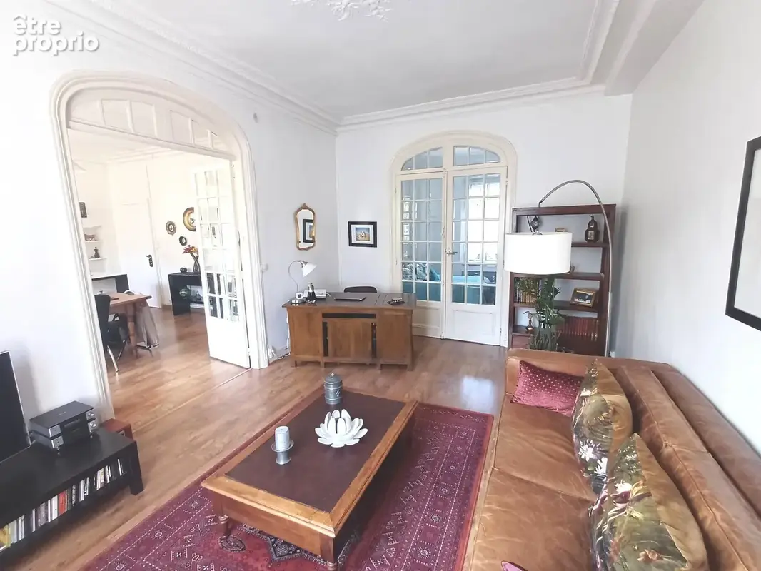 Bel Appartement Bourgeois avec Place de Stationnement à proximité du Centre Ville - photo 6