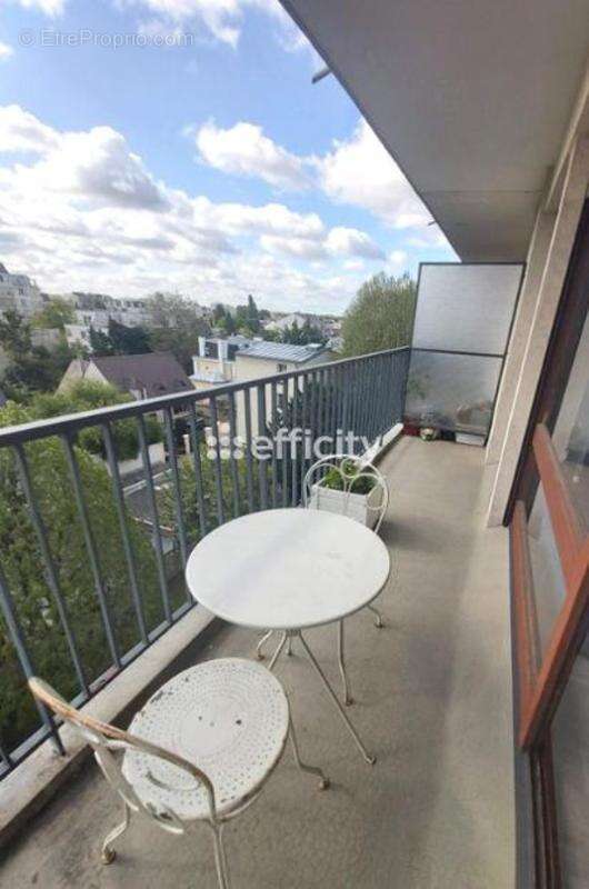 Appartement à FRESNES