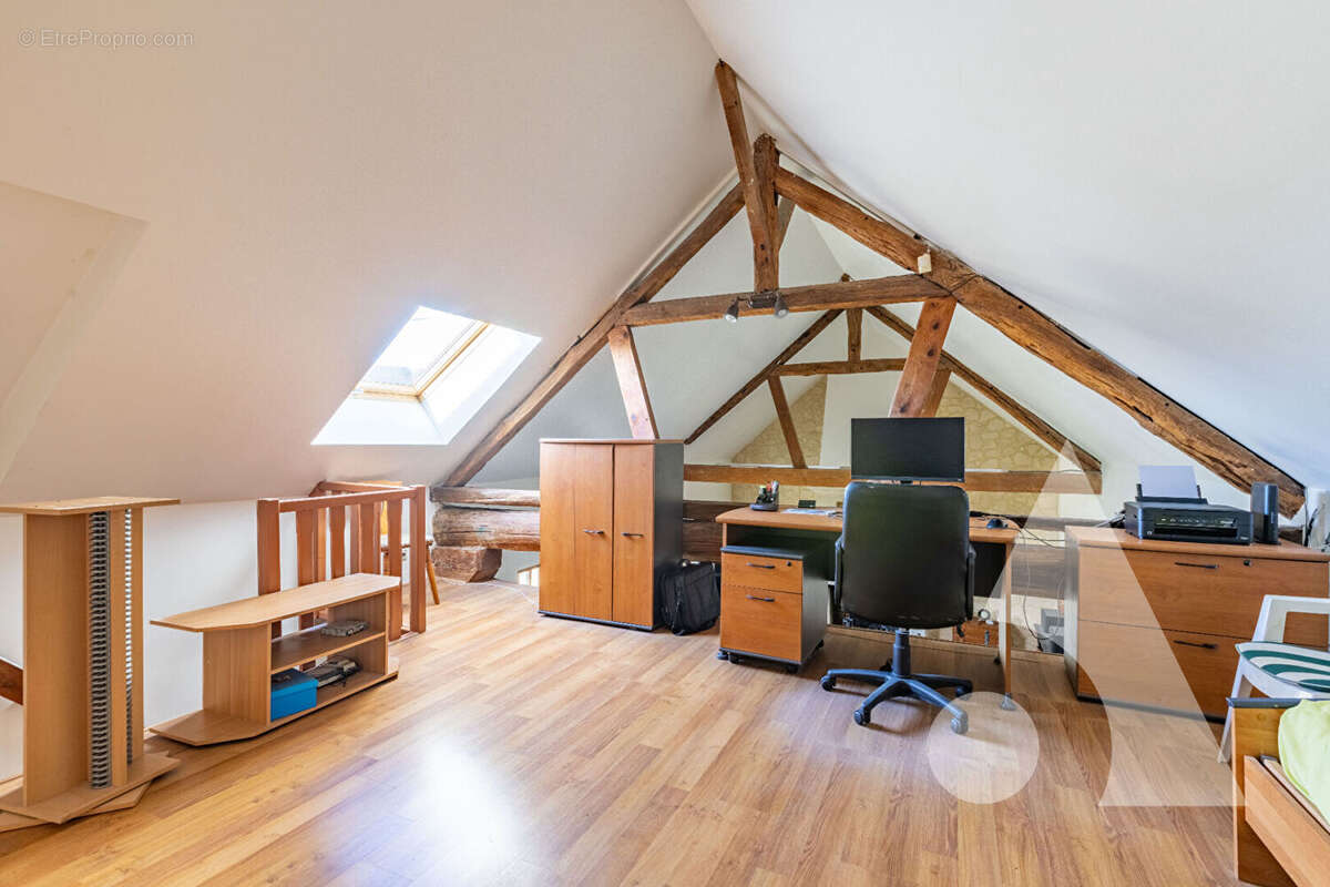 Maison à PEROY-LES-GOMBRIES