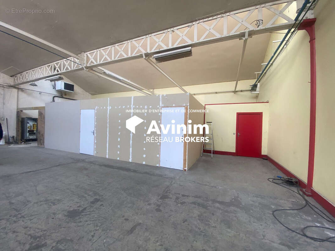 Commerce à NEAUFLES-SAINT-MARTIN