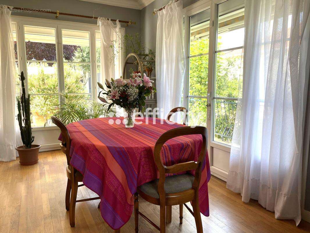 Maison à VERNEUIL-SUR-SEINE