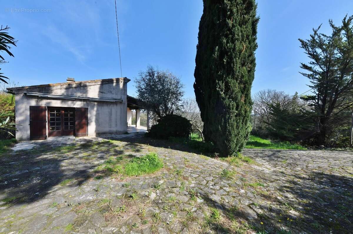 Maison sur terrain 2300m², rafraichissement à prévoir - photo 13