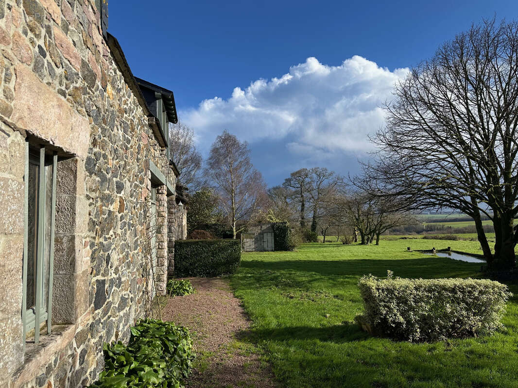 Maison à HENANBIHEN