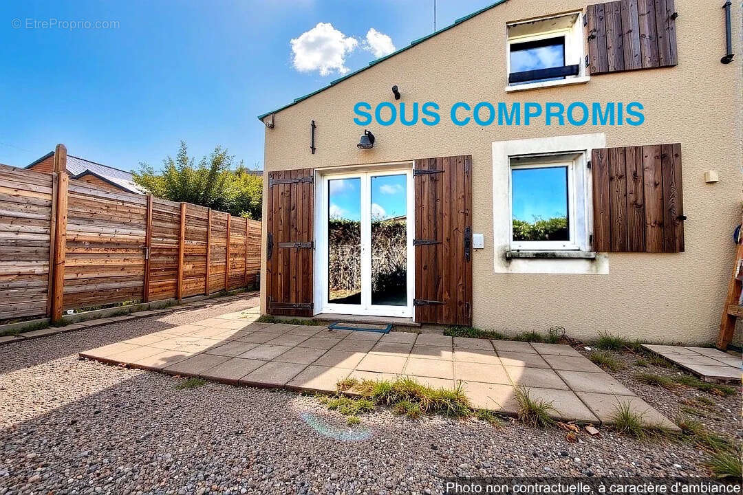 Maison à VIC-LA-GARDIOLE