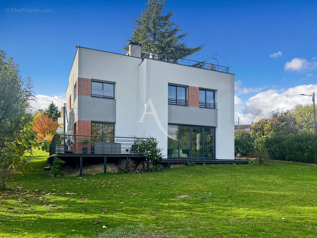 Maison à MEZY-SUR-SEINE