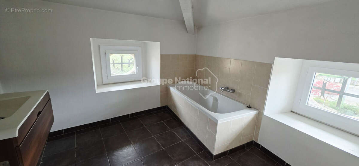 Appartement à BAGNOLS-SUR-CEZE