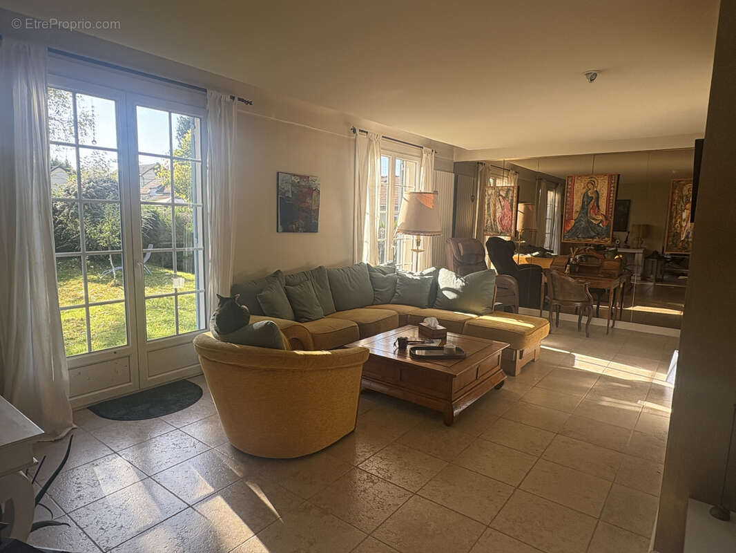 Maison à SAINT-JULIEN-LES-VILLAS