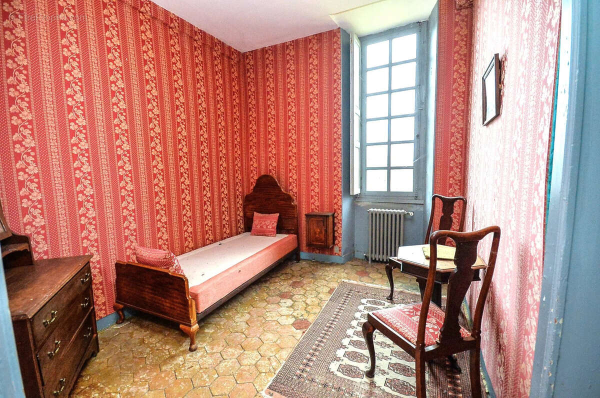 Maison à DOUAINS
