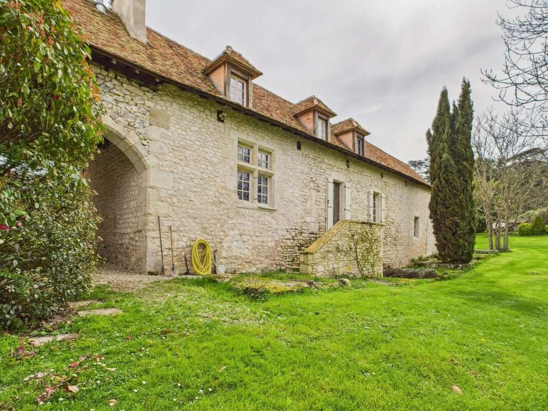 Maison en pierre magnifiquement rénovée près d'un village - photo 17