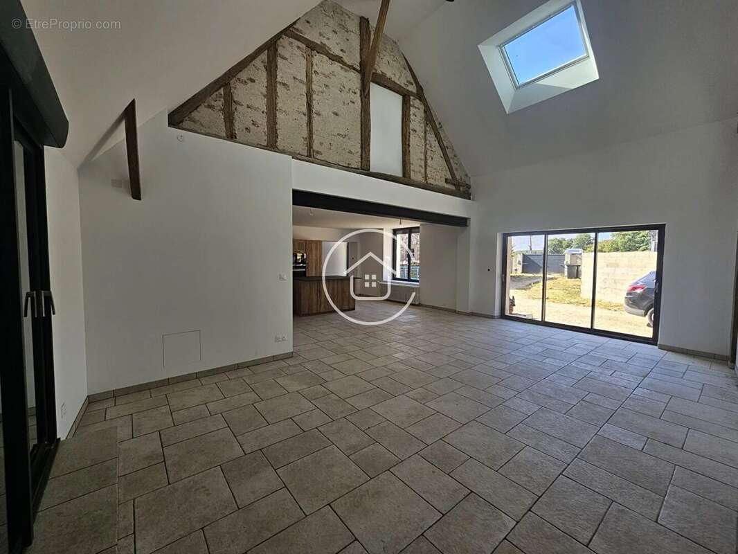 Ancienne propriété rénovée avec dépendances et vaste terrain - photo 4