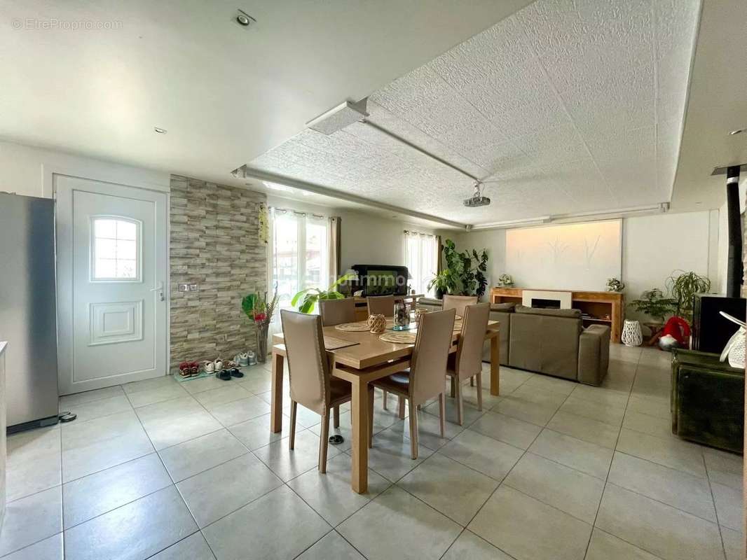 Maison à CIRES-LES-MELLO