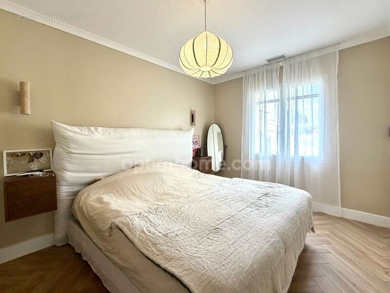 Villa de plain-pied entierement renovee – piscine – garage – aigues-mortes - photo 8