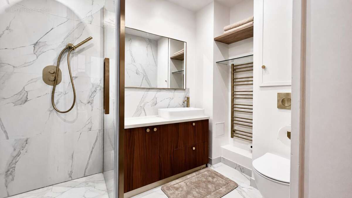 Appartement à PARIS-8E
