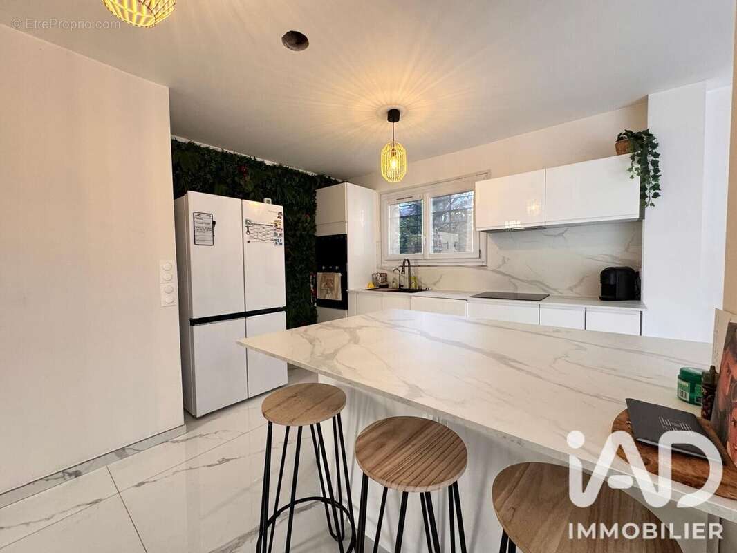 Appartement 97 m² à Noiseau  - photo 2