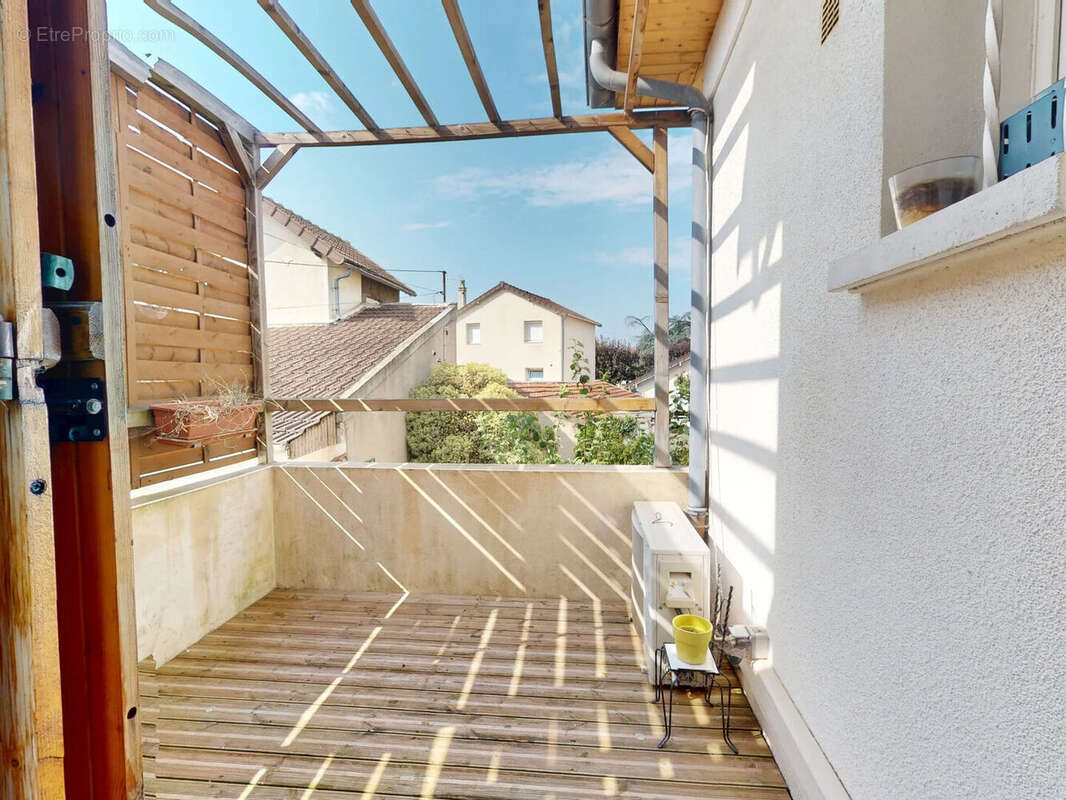 LIVRY- GARGAN, Maison familiale 5 pièces avec jardin et garage - photo 7